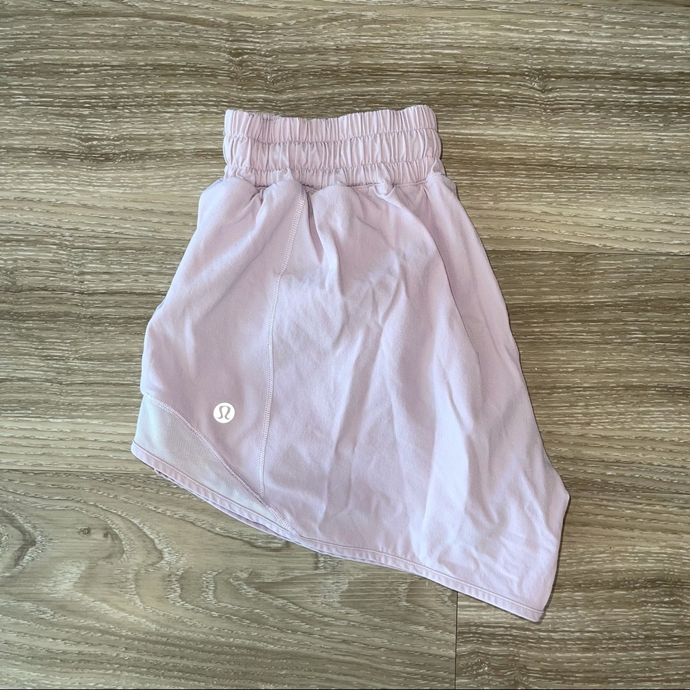 LULULEMON HOTTY HOT 2.5” Lilac Shorts